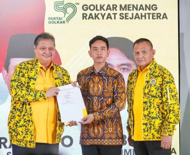 
					Ketua Umum DPP Partai Golkar, Airlangga Hartarto bersama Wakil Presiden terpilih Gibran Rakabuming Raka. (Dokumentasi DPP Partai Golkar)