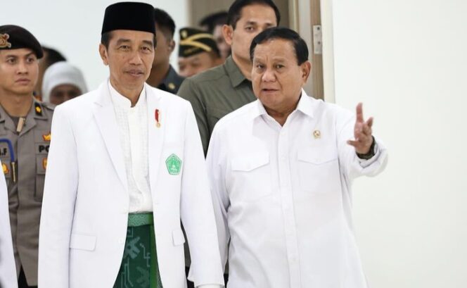 
					Prabowo Subianto dan Presiden Jokowi saat berjalan. (Foto: IG @prabowo)