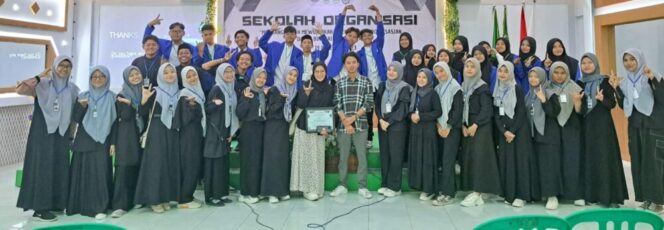 
					Kalangan mahasiswa saat foto bersama. (Foto: SRI)