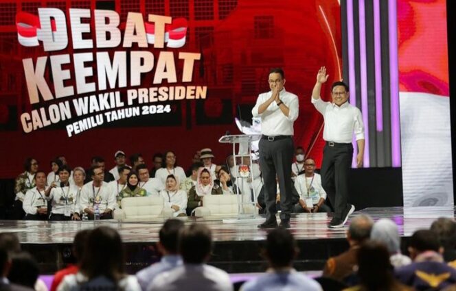 
					Muhaimin Dan Anies Baswedan sata foto bersama usai debat cawapres. (Foto: Ig @cakiminow)