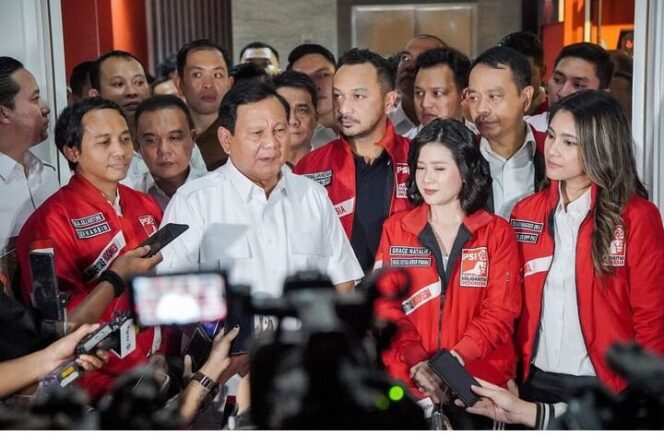 
					Pimpinan PSI dan Prabowo Subianto saat di minta keterangan oleh Awak Media. (Foto: ig @gracenat)