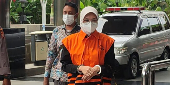 
					Mantan Bupati Probolinggo Puput Tantriana Sari