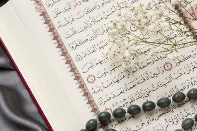 
					Keutamaan membaca ayat suci Al-Qur'an di bulan suci Ramadhan. (Foto: Freepik)