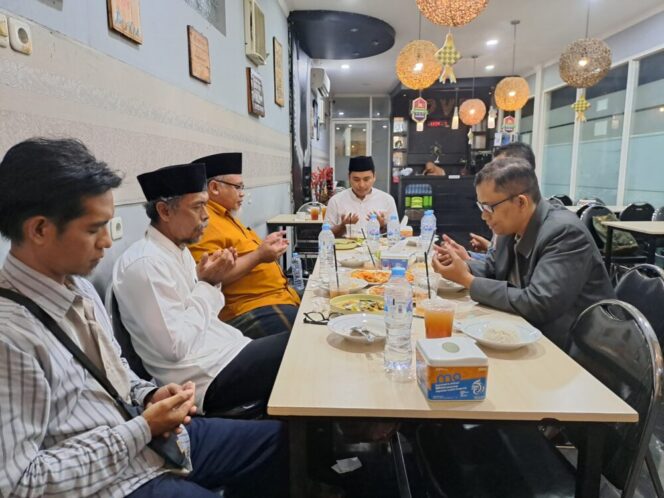 
					Zainal Arifin saat bertemu dengan pengurus Muhammadiyah. (Foto: SRI)