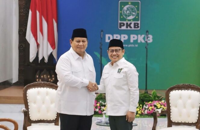 
					Muhaimin Iskandar dan Prabowo Subianto bertemu dan berjabatan tangan. (Foto: Ig @cakiminow)