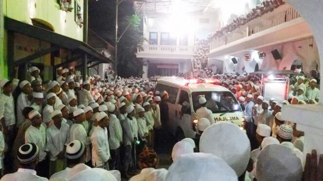 
					Jenazah tiba di Pondok Pesantren Sidogiri. (Foto: Ponpes Sidogiri)