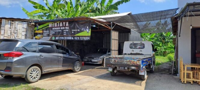 
					Bengkel Mobil Milik Hosni Mubarak Asal Brabe Kecamatan Maron. (Foto: SRI)