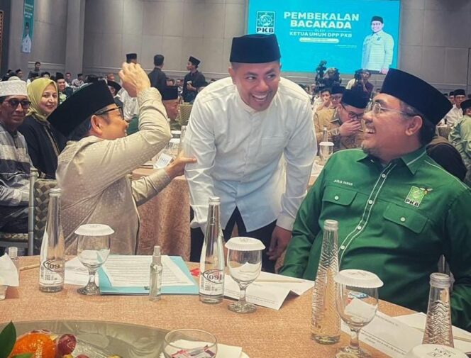 
					Gus Muhaimin, Gus Haris, dan Jazilul Fawaid saat ketawa bareng. (Foto: DPP PKB)