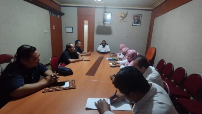 
					Saat melakukan rapat bersama. (Foto: Ist/ilustrasi)