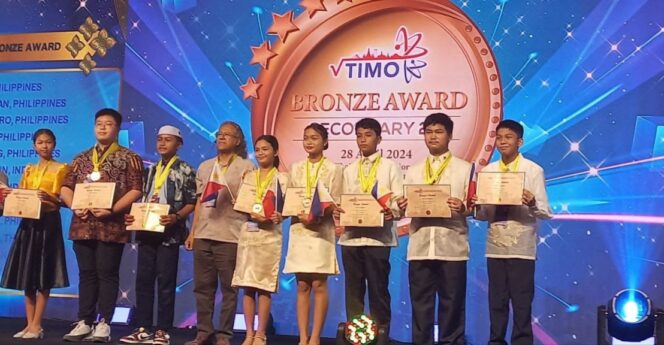 
					Siswa MTs Zainul Hasan Genggong, Probolinggo Jawa Timur, Widhat Ainur Muttaqin meraih Bronze Medali di ajang Thailand International Mathematical Olympiade 2023-2024, Bangkok, Thailand 26-29 April 2024. (Foto: Istimewa)