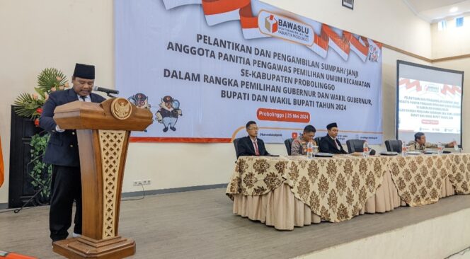 
					Bawaslu Kabupaten Probolinggo saat melantik 72 dari 24 kecamatan se-kabupaten Probolinggo. (Foto: SRI)