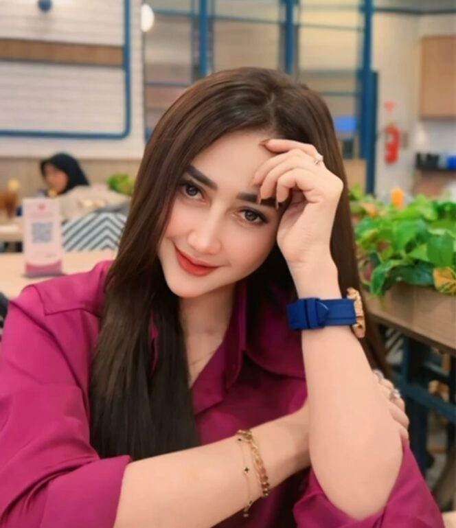 
					Selebgram dan TikTokers Probolinggo, Luluk Nuril. (Foto: Ist/Luluk Nuril)