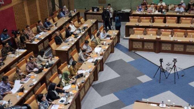 
					Rapat Kerja Komisi X dengan Kemendikbudristek. (Foto: Ist/net)