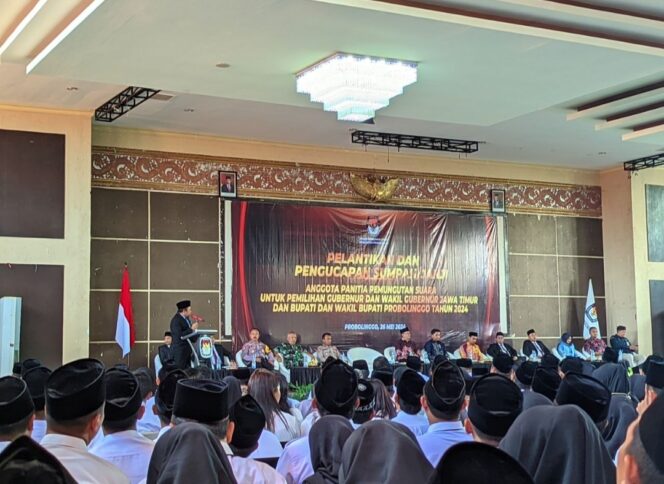 
					Saat ketua KPU Kabupaten Probolinggo bikin sambutan. (Foto: SRI)