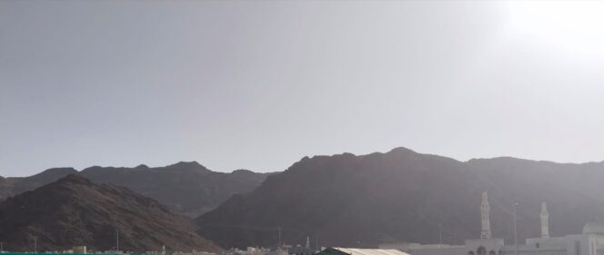
					Gunung Uhud di Madinah. (Foto: Atiqurrahman/SRI)