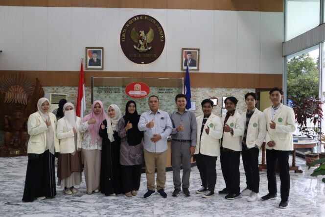 
					Mahasiswa saat foto bersama di saat melaksanakan magang. (Foto: SRI)