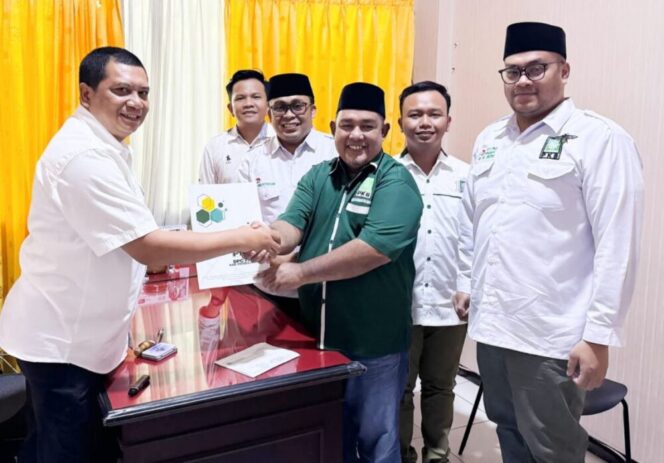 
					DPC PKB Kabupaten Probolinggo kirimkan surat untuk polres Probolinggo terkait muktamar. (Foto: SRI)