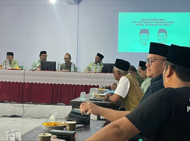 
					Rapat persiapan untuk pendaftaran Gus Haris dan Ra Fahmi ke KPU Kabupaten Probolinggo. (Foto: SRI)
