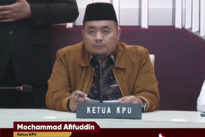 
					Ketua KPU RI Mochammad Afifuddin saat menyatakan sikap pasca putusan MK. (Foto: KPU RI)