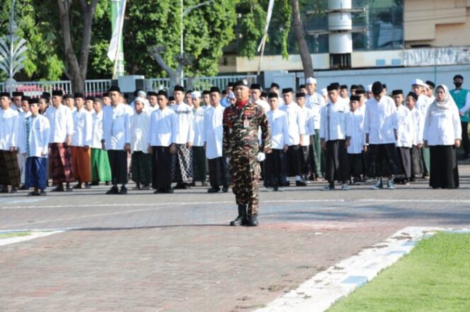 
					Pemerintah Kota (Pemkot) Probolinggo saat upacara Hari Santri Nasional 2024 di halaman Kantor Walikota Probolinggo, Selasa (22/10/2024). Foto: Pemkot Probolinggo