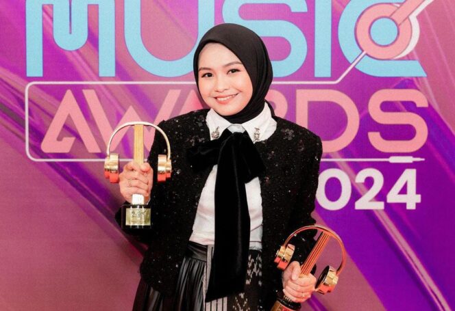 
					Salma Salsabil, penyanyi asal Probolinggo Jawa Timur dinobatkan sebagai Artis Solo Wanita Terbaik AMI Award 2024. (Foto: Instagram@salmasalsabil)