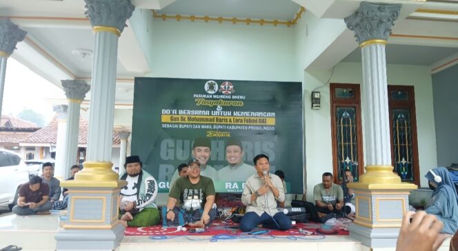 
					Ketua Ngireng Dhebu saat mengisi sambutan bersampingan Dengan Ketua DPRD Dapil 3 Gus Fatih. (Foto: SRI)