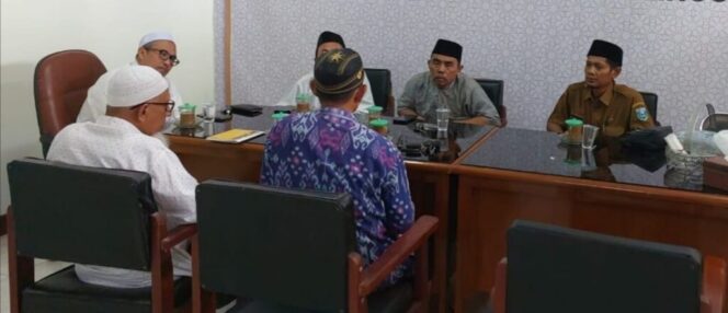 
					Komisi Fatwa MUI Kabupaten Probolinggo saat membahas kasus seorang Ayah di Kecamatan Bantaran menghamili anak tirinya. (Foto: muikabupatenprobolinggo)