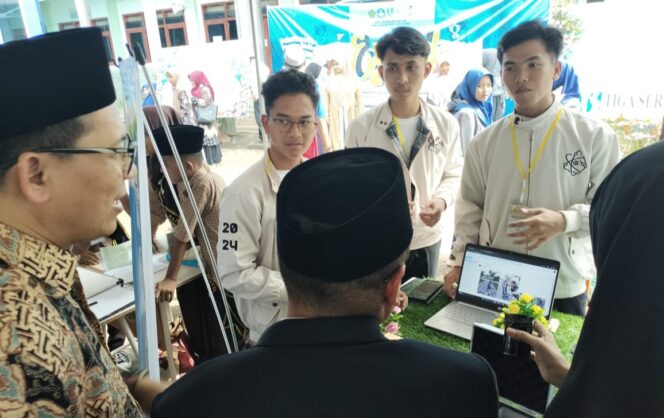 
					Riset Santri Kian Mendunia! Exfesh 2025 Jadi Bukti Keunggulan Pendidikan Berbasis Pesantren