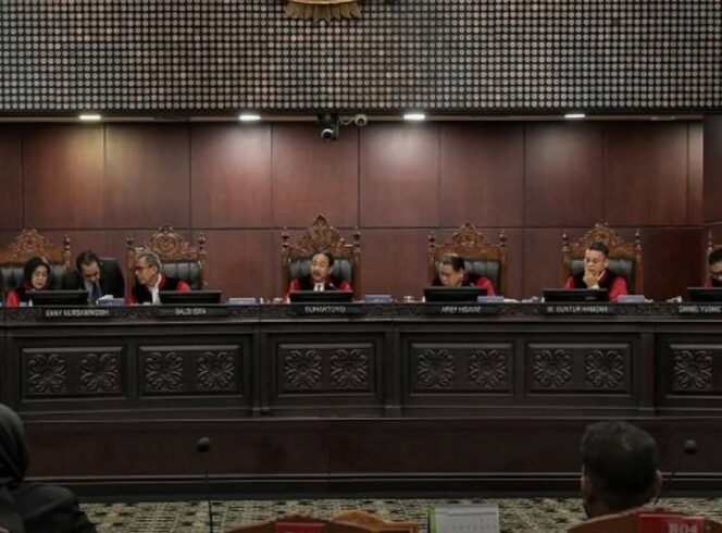 
					Mahkamah Konstitusi saat melakukan persidangan dalam pilkada 2024. (Foto: Ilustrasi)