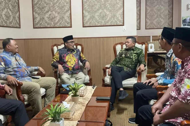 
					Panitia Kerja (Panja) bersama Bupati Probolinggo, Gus dr. Haris sepakat perbaiki sistem distribusi pupuk. (Foto. Istimewa)