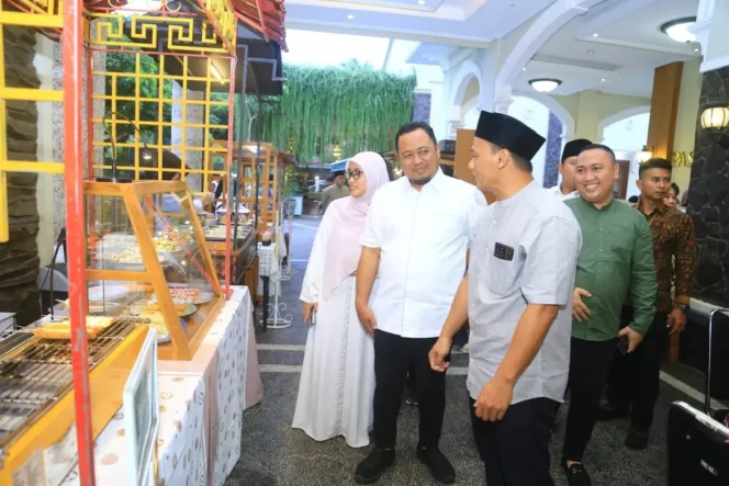 
					Wakil Bupati Probolinggo, Ra Fahmi saat membuka Festival Kuliner Gubukan Outdoor Ramadhan 2025, di Paseban Sena, Probolinggo, Jumat (7/3/2025).