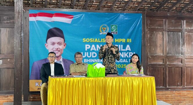 
					Anggota DPR RI Fraksi PKB Kaisar Abu Hanifah saat melakukan sambutan. 