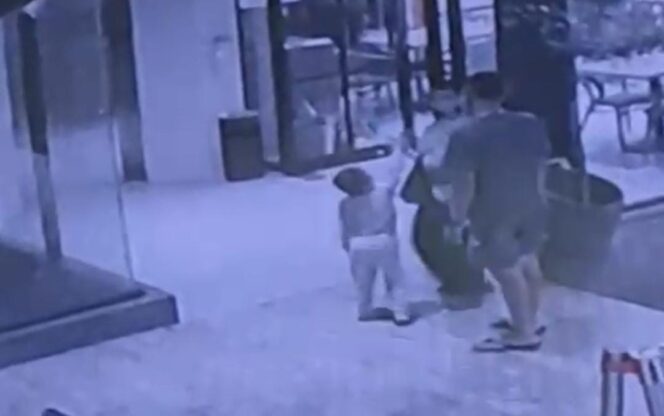 
					Seorang pasangan suami istri diduga menemukan gelang emas di Cafe Gingsul, Malang.