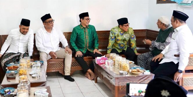 
					Muhaimin Iskandar (Cak Imin) meminta restu untuk Iman Sukri pimpin PKB Bali. (Foto: Ig@Cakimin)