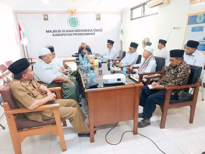 
					Majelis Ulama Indonesia (MUI) Kabupaten Probolinggo menerima audiensi dari Forum Peduli Akhlak dan Ketertiban Masyarakat.