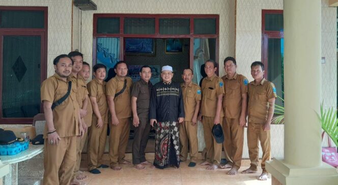 
					Pemerintah Desa Patemon bersilaturrahim dengan Pengasuh Pondok Pesantren Darut Tauhid/Suararakyatindo.