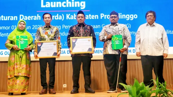 
					Dua regulasi penting ini secara resmi diluncurkan dalam sebuah seremoni di Auditorium Madakaripura, Kantor Bupati Probolinggo, Kamis (22/5/2025).