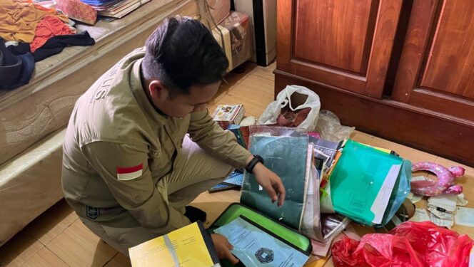 
					Diduga Selewengkan Dana Pendidikan, Kejari Probolinggo Geledah PKBM IQRO di Tongas