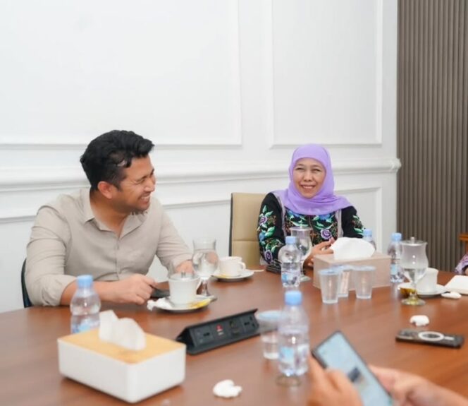 
					Gubernur Jawa Timur Khofifah Indar Parawansa Dan Emil Dardak.