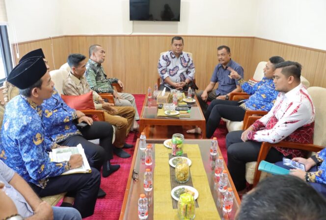 
					Pengurus HKTI saat berkoordinasi dengan Bupati Probolinggo Mohammad Haris, di Gedung Pemkab Probolinggo, pada Selasa (17/6/2025). (Foto: Istimewa)
