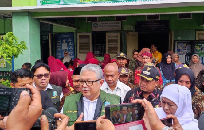 
					Kepala Dinas Pekerjaan Umum Sumber Daya Air (PU SDA) Baju Trihaksoro. (Foto: Zeqi)