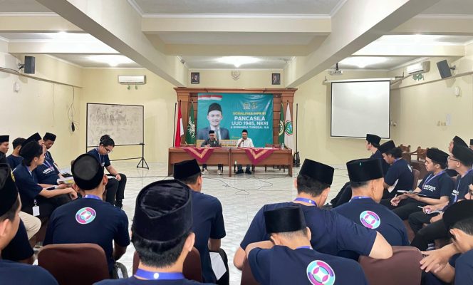 
					Anggota DPR RI dari Komisi VII, Kaisar Abu Hanifah saat Sosialisasi Empat Pilar Kebangsaan yang digelar di Pendopo Jalan Parangtritis, Balong, Timbulharjo, Kecamatan Sewon, Kabupaten Bantul. (Foto: Istimewa)
