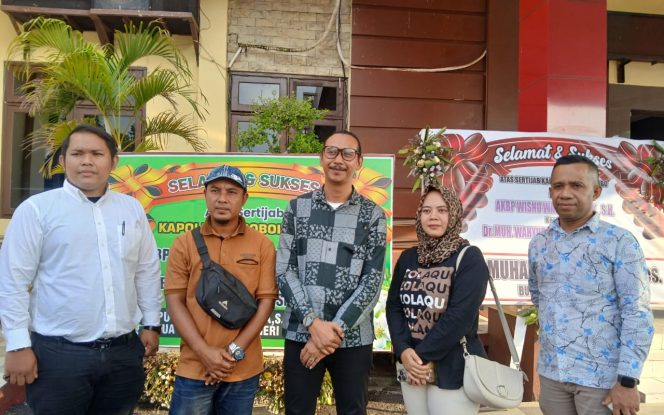 
					Korban Luluk Nuril bersama Kuasa Hukumnya usai jalani pemeriksaan tambahan di Polres Probolinggo, Senin (134/7/2025). (Foto: Zeqi/Suararakyatindo)