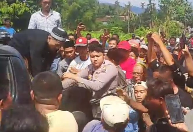 
					Pencuri maling motor usai salat Jumat di Desa Gading di bekuk polisi.