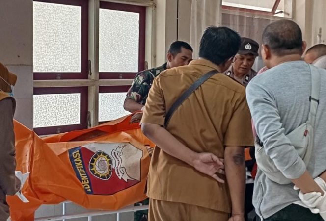 
					Penemuan mayat di sungai pekalen kecamatan Maron di larikan ke Puskesmas 