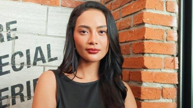 
					Artis Erika Carlina
