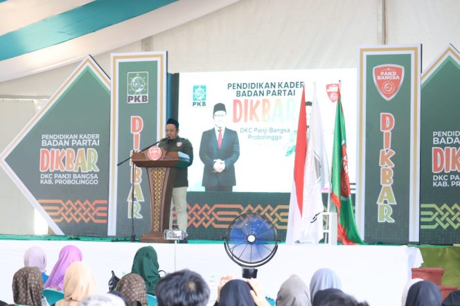 
					Ketua DPC PKB Kabupaten Probolinggo, Fahmi Abdul Haq Zaini (Fahmi AHZ) saat membuka kegiatan DIKBAR Panji Bangsa Kabupaten Probolinggo, Sabtu (26/7/2025). (Foto: Istimewa)