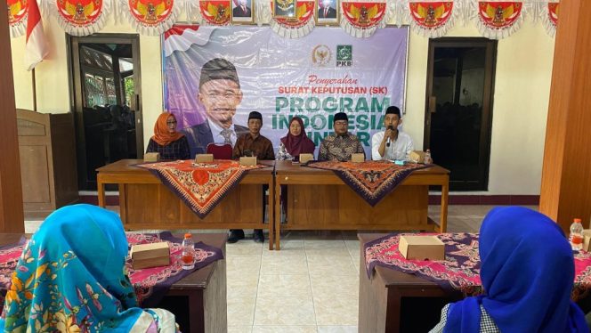 
					Kaisar Abu Hanifah saat melakukan pertemuan saat penyerah PIP