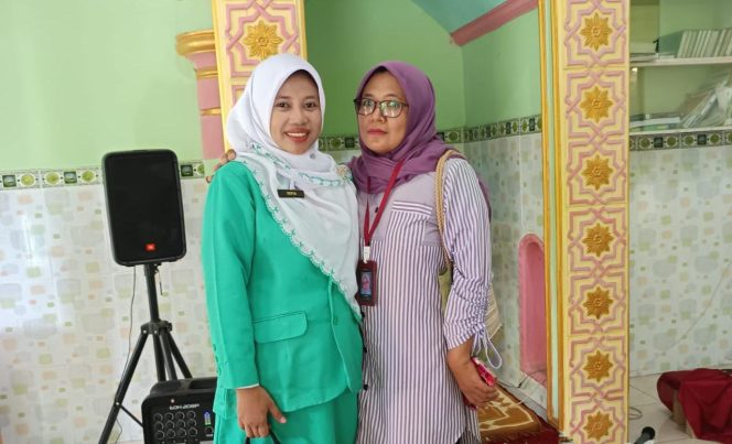 
					Foto: Sofia, Ketua PC Fatayat NU Kabupatem Probolinggo dan Endang, dari Merci Corp Indonesia.