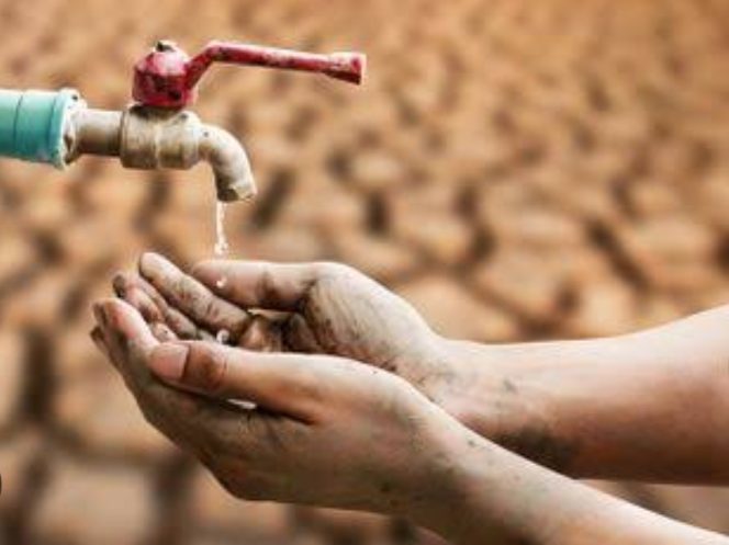 
					Krisi air bersih di kabupaten Probolinggo. Ada 13 kecamatan yang terdampak 